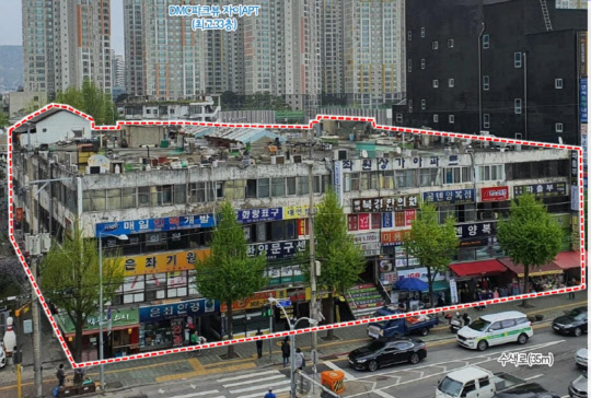 LH가 재개발을 추진하는 국내 최초 주상복합건물 '좌원상가' 전경. <LH 제공>